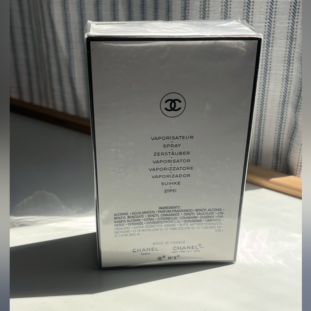 CHANEL Elegant White and Black Perfume Box